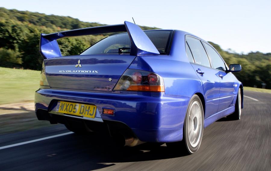  Mitsubishi Lancer Evolution IX 2005 года  (фото 21 из 32)
